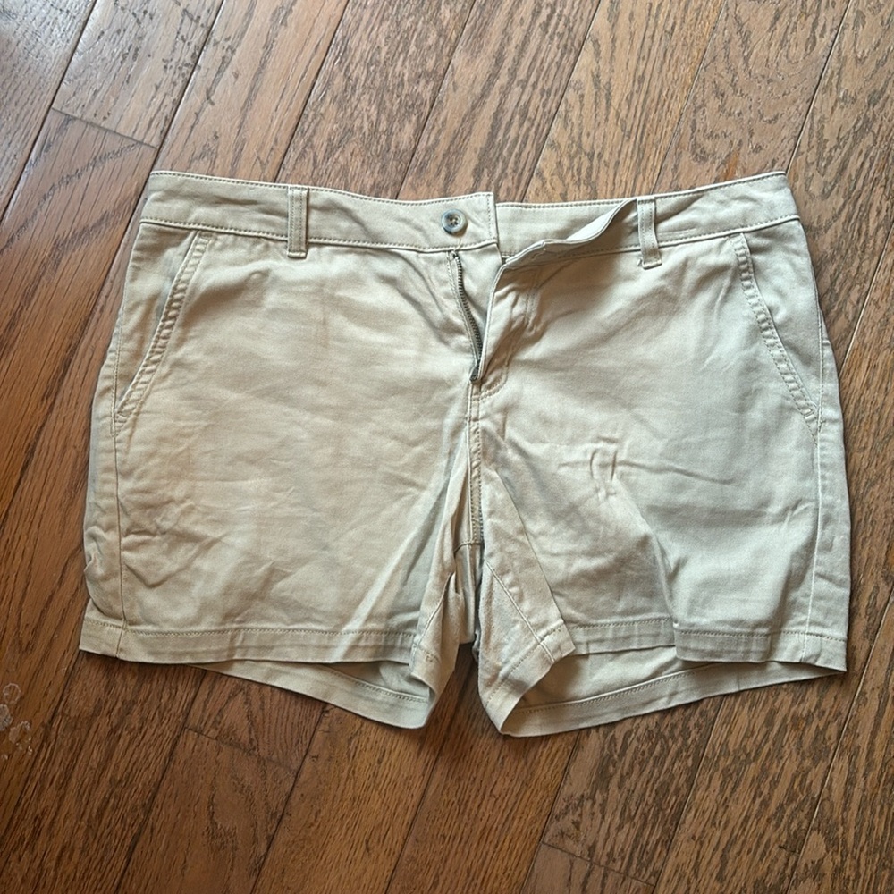 a.n.a. Khaki Shorts
